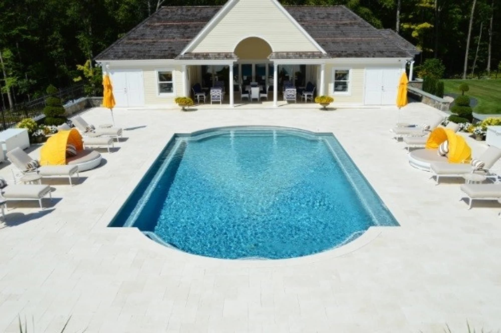 Inground pool with integrated equipment